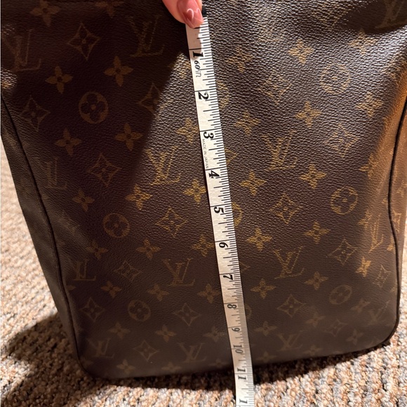 Louis Vuitton Monogram Looping - Picture 14 of 16